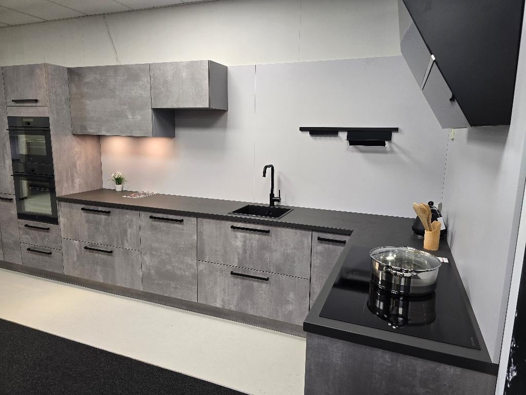 NIEUW showmodel betonlook hoekkeuken industrieel €8950,-, Ophalen, Nieuw, Grijs, 200 cm of meer