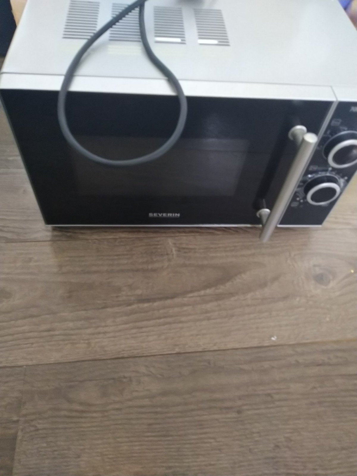 Severin Magnetron - Compact en Gebruiksvriendelijk, Ophalen, Zo goed als nieuw, Minder dan 45 cm