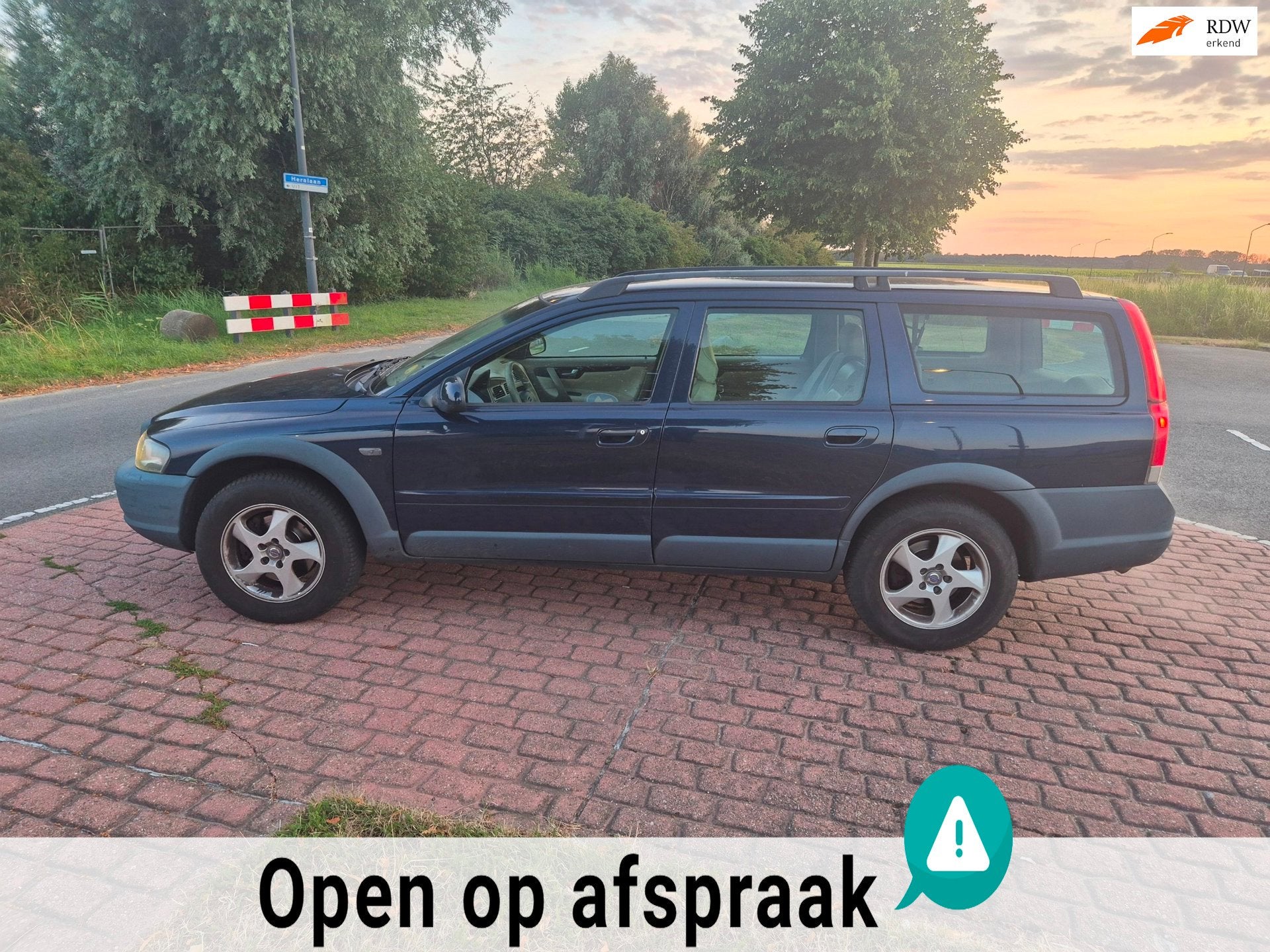 Volvo V70 Cross Country 2.4 T Geartr Comf., Beige, Blauw, 2435 cc, Vierwielaandrijving