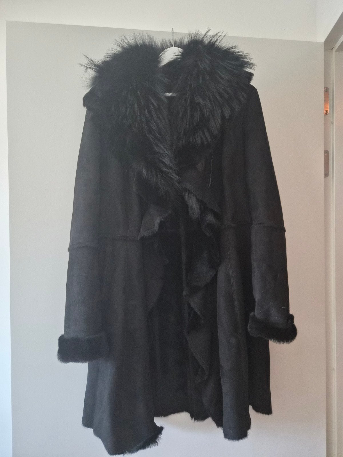 Via Veneto Luxe Lamsleren Lammycoat / Winterjas - Zwart - Ma, Kleding | Dames, Jassen | Winter, Ophalen, Zo goed als nieuw, Maat 46/48 (XL) of groter
