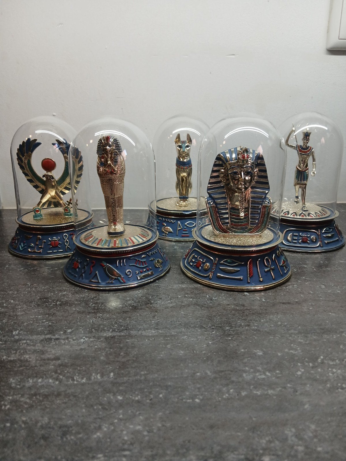Franklin mint 5 Egyptische beelden onder stolp, Verzamelen, Beelden en Beeldjes, Ophalen of Verzenden