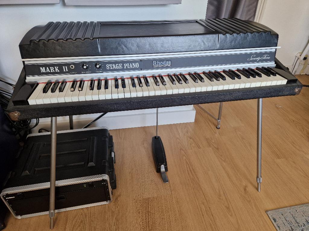 Rhodes MkII 73 met MkI pickups, Ophalen, Gebruikt, Zwart, Piano