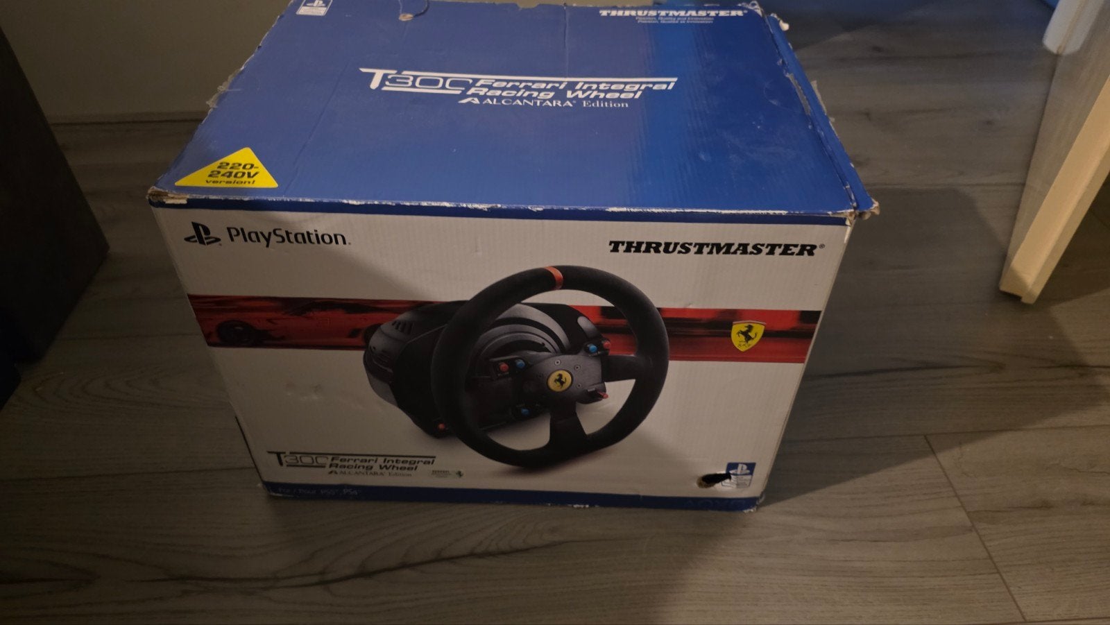 Thrustmaster T300 Ferrari Alcantara Stuur PS5 - Nieuw, Ophalen of Verzenden, Zo goed als nieuw, Stuurtje of Sportattribuut