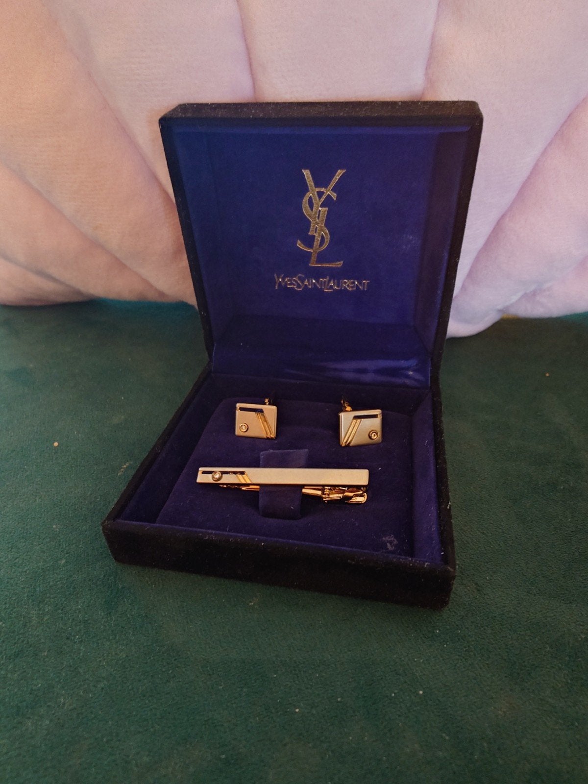Yves Saint Laurent manchetknopen en dasspeld, Ophalen, Zo goed als nieuw, Overige materialen