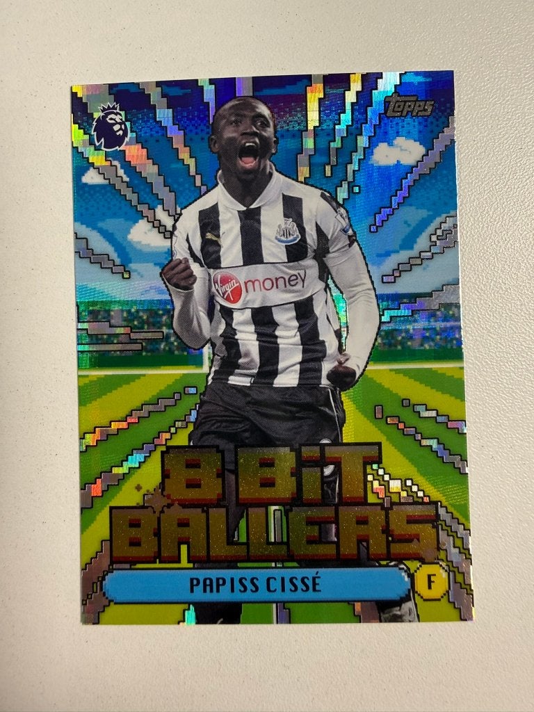 Papiss Cisse 8 Bit Ballers Topps Premier League 2026-27, Ophalen of Verzenden, Nieuw, Buitenlandse clubs, Poster, Plaatje of Sticker