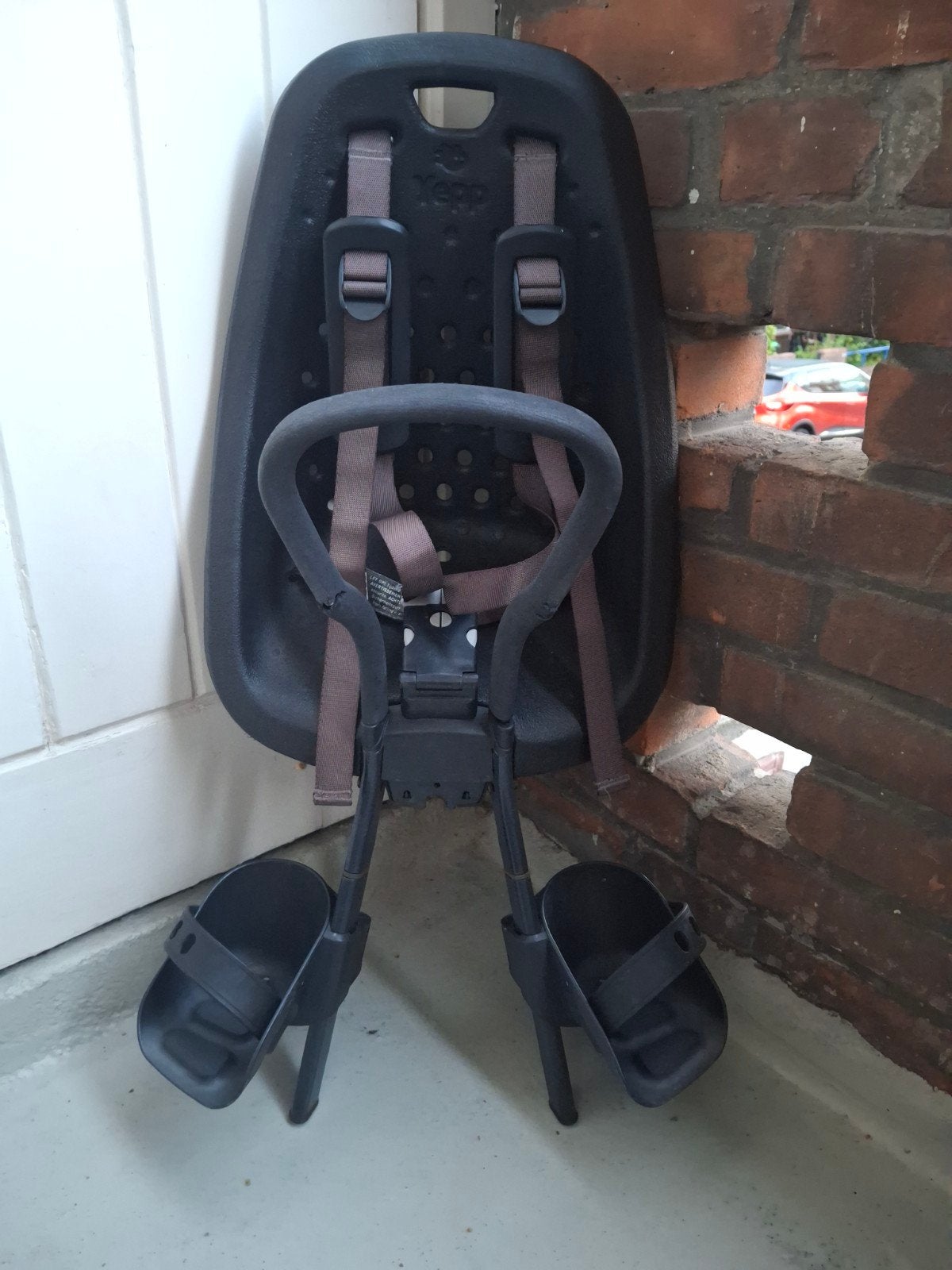 Yepp Mini BLACK voorzitje voor kinderfiets, Ophalen, 0 t/m 13 kg, Gebruikt, Voetsteuntjes