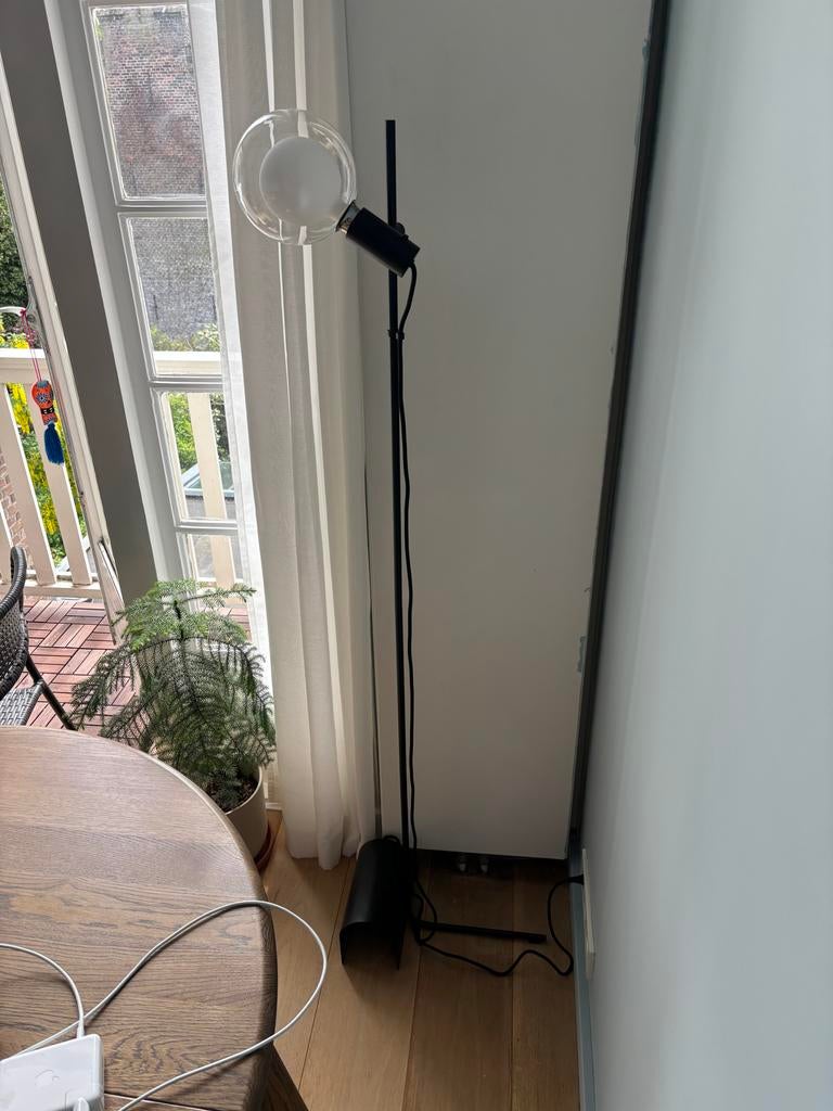 IKEA standing lamp with bulb, Huis en Inrichting, Lampen | Vloerlampen, Ophalen, Zo goed als nieuw, Metaal, 150 tot 200 cm
