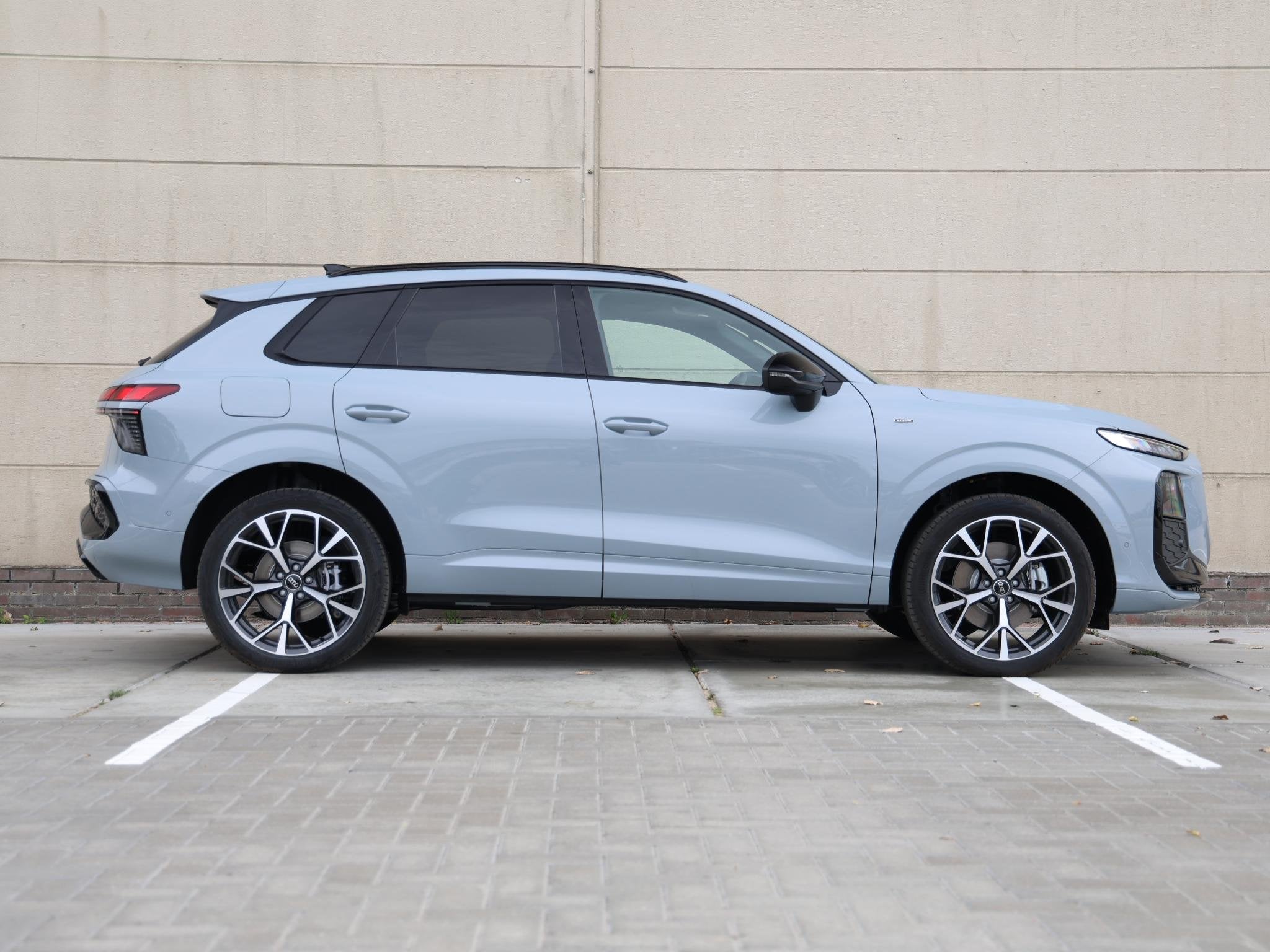 Audi Q3 S edition e-hybrid 272 PK SUV | Tech plus pakket | P, Auto's, Audi, 1800 kg, 1498 cc, 4 cilinders, 150 min