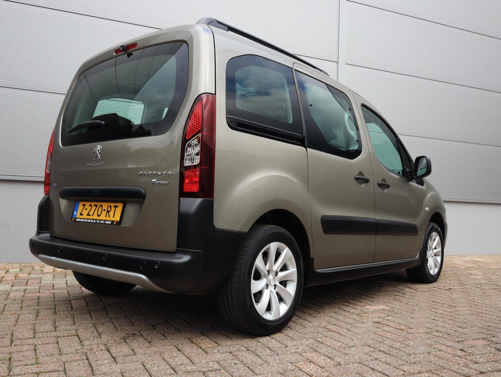 Peugeot Partner Tepee 1.2 PureTech Outdoor (Vol-Opties!), Voorwielaandrijving, Gebruikt, 1199 cc, Bedrijf