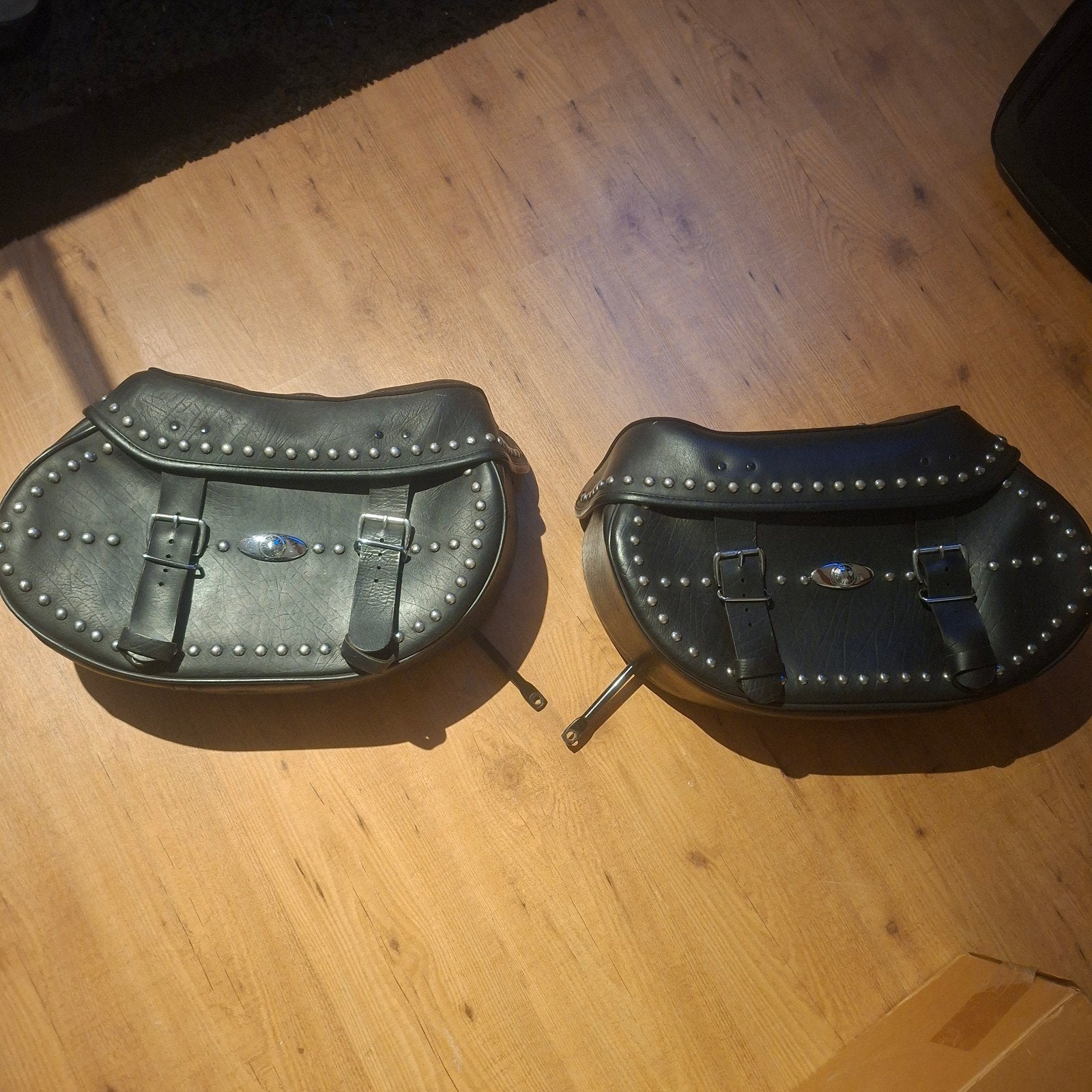 Harley-Davidson zadeltassen met beugels en toebehoren, Ophalen