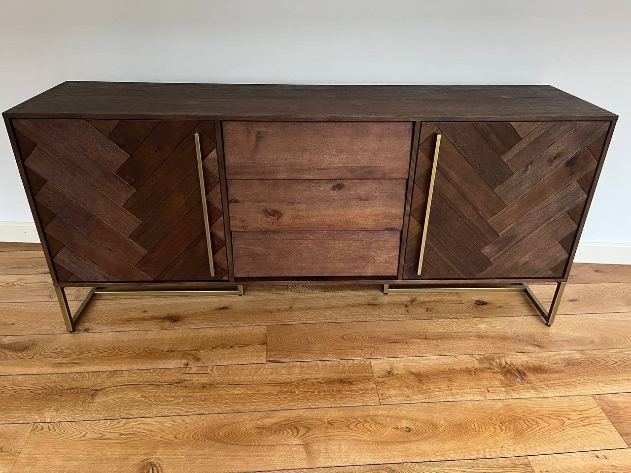 Dutchbone Dressoir Class bruin visgraat
goud acaia h, Ophalen, Zo goed als nieuw, 25 tot 50 cm, 150 tot 200 cm