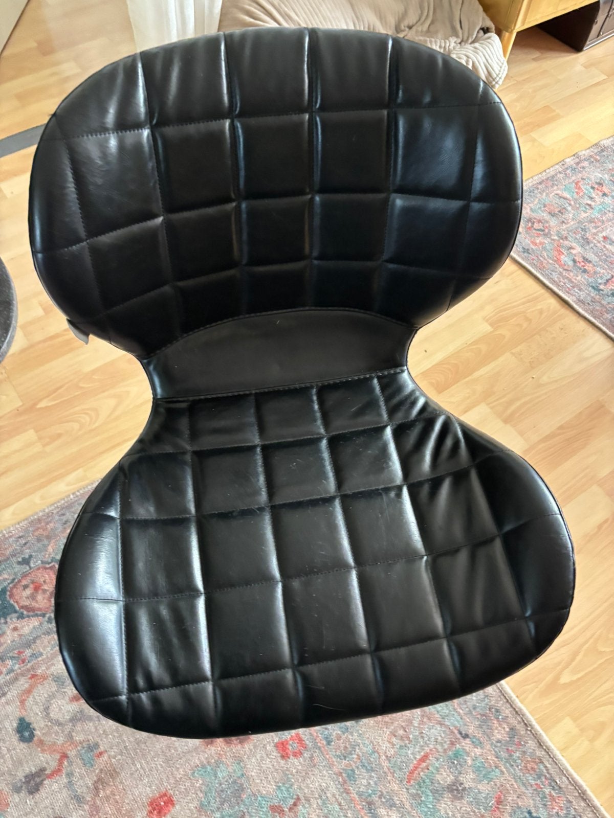 Gratis 4 zwarte eettafel stoelen van merk Zuiver, Ophalen, Gebruikt, Zwart, Leer