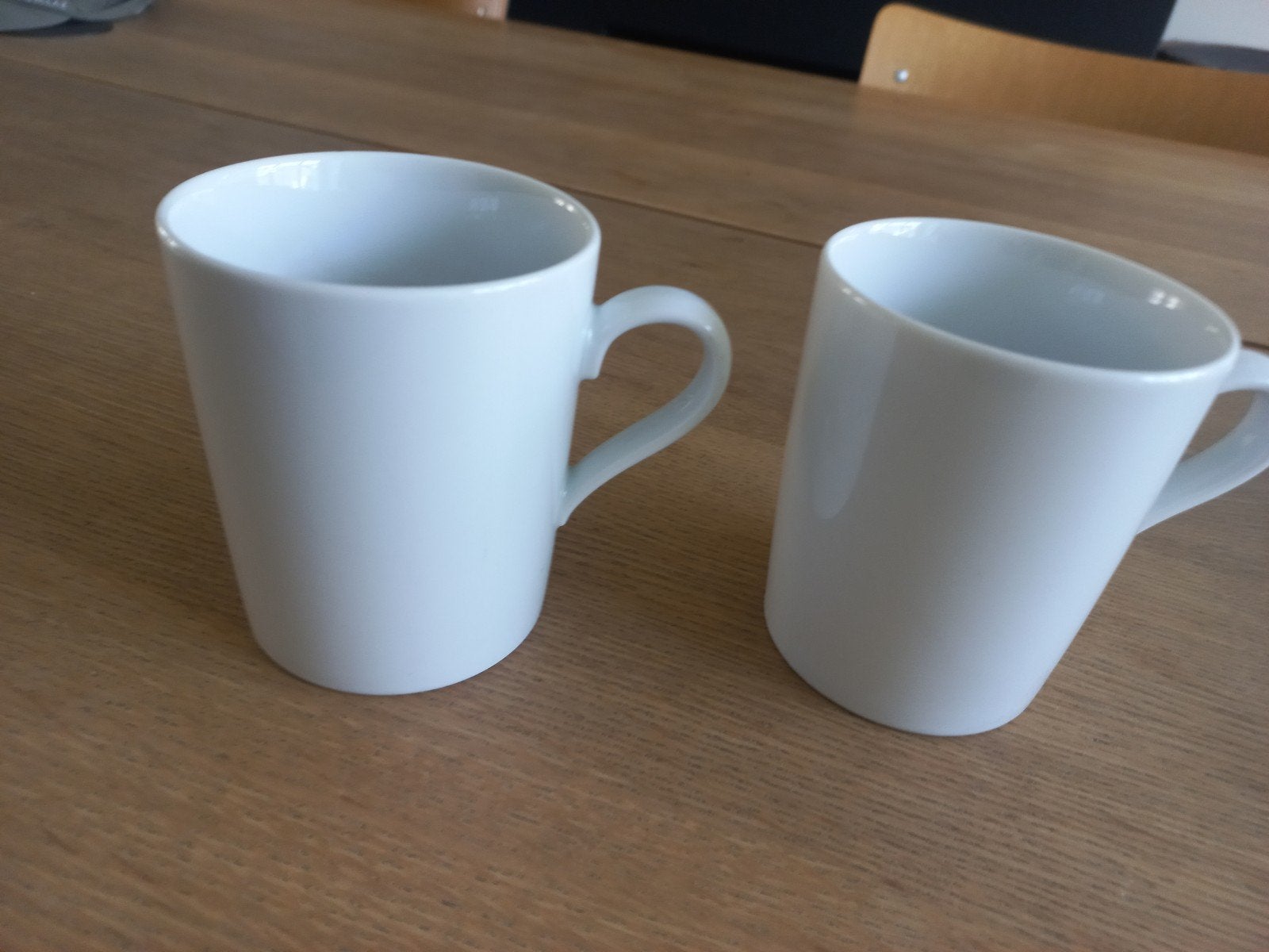 2 mokken Tric wit Arzberg, Huis en Inrichting, Keuken | Servies, Gebruikt, Overige stijlen, Porselein, Mok