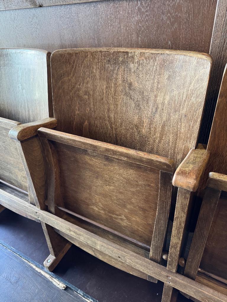 Bioscoop stoelen, Ophalen