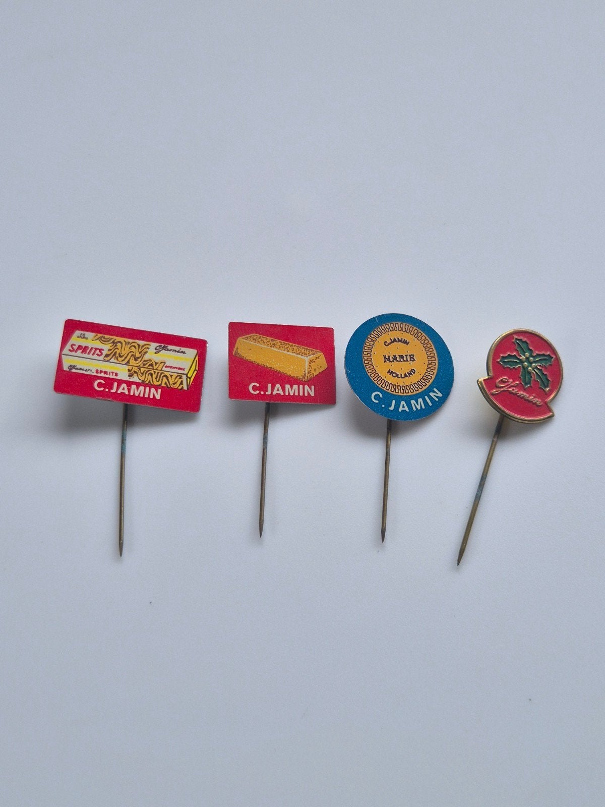 Set van 4 vintage C. Jamin reclamespelden, Verzamelen, Ophalen of Verzenden, Gebruikt, Overige onderwerpen, Speldje of Pin