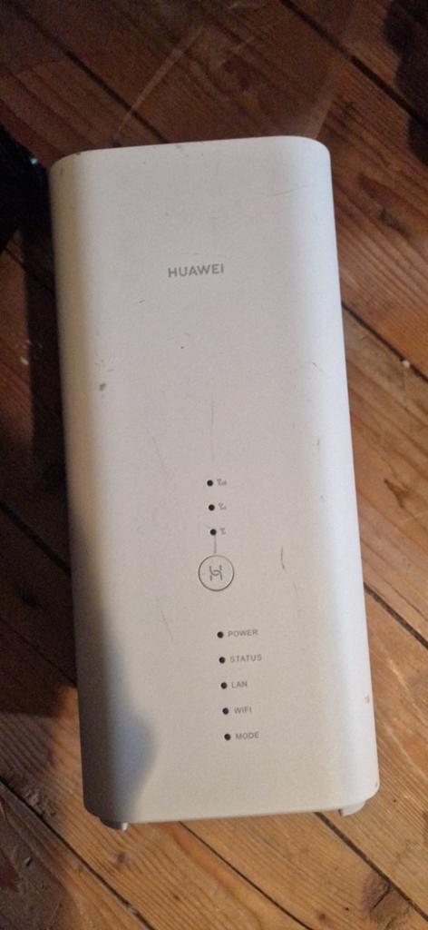 Huawei B818 263 LTE 4G+ simlock vrij , alle providers, Ophalen of Verzenden, Gebruikt, Router met modem, Huawei