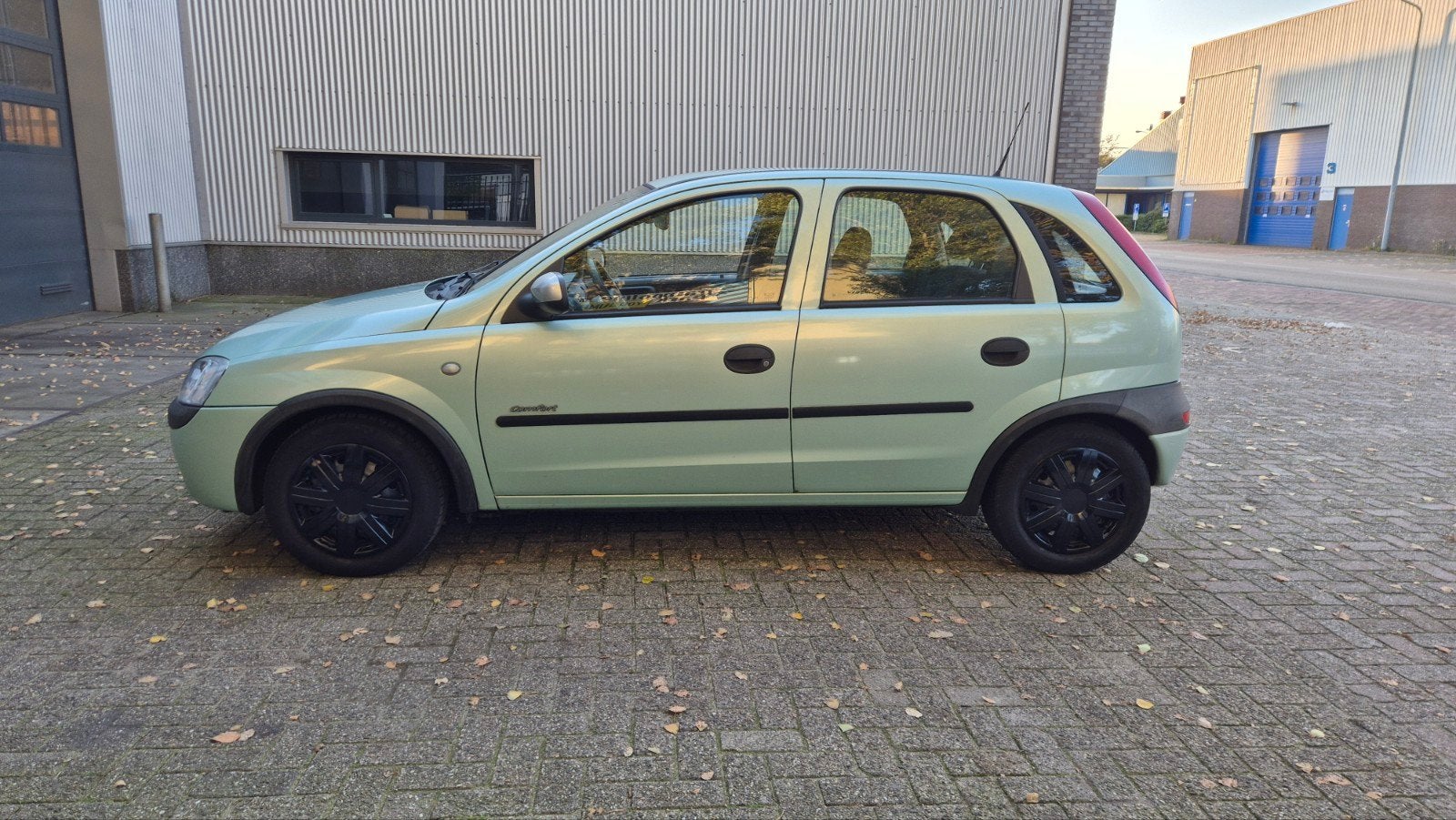 Foto 4 van Opel Corsa 1.2 5D AUTOMAAT | NIEUWE APK | DISTRIBUTIE VV