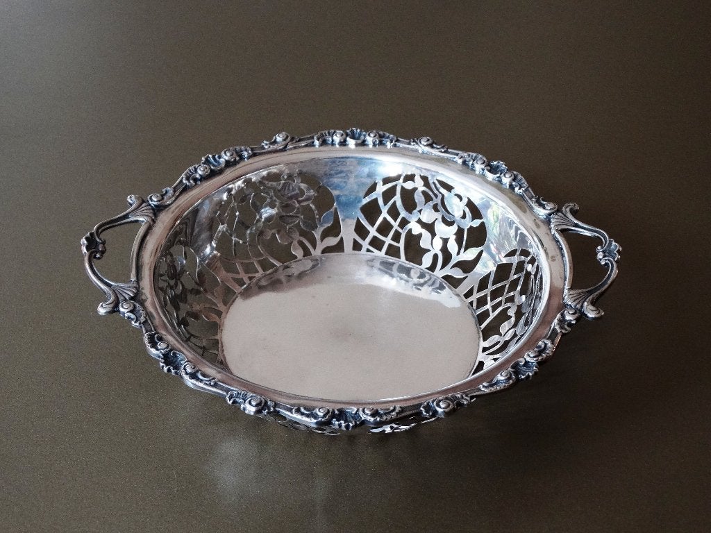 Zilveren mand met handvatten, ajour, 23 cm, 375 gram zilver, Antiek en Kunst, Verzenden, Zilver