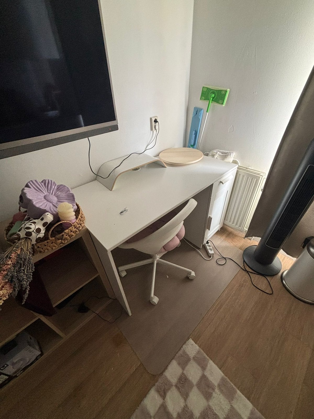 Gratis: bureau, kastje en bed, afhalen in Breda, Ophalen, Gebruikt