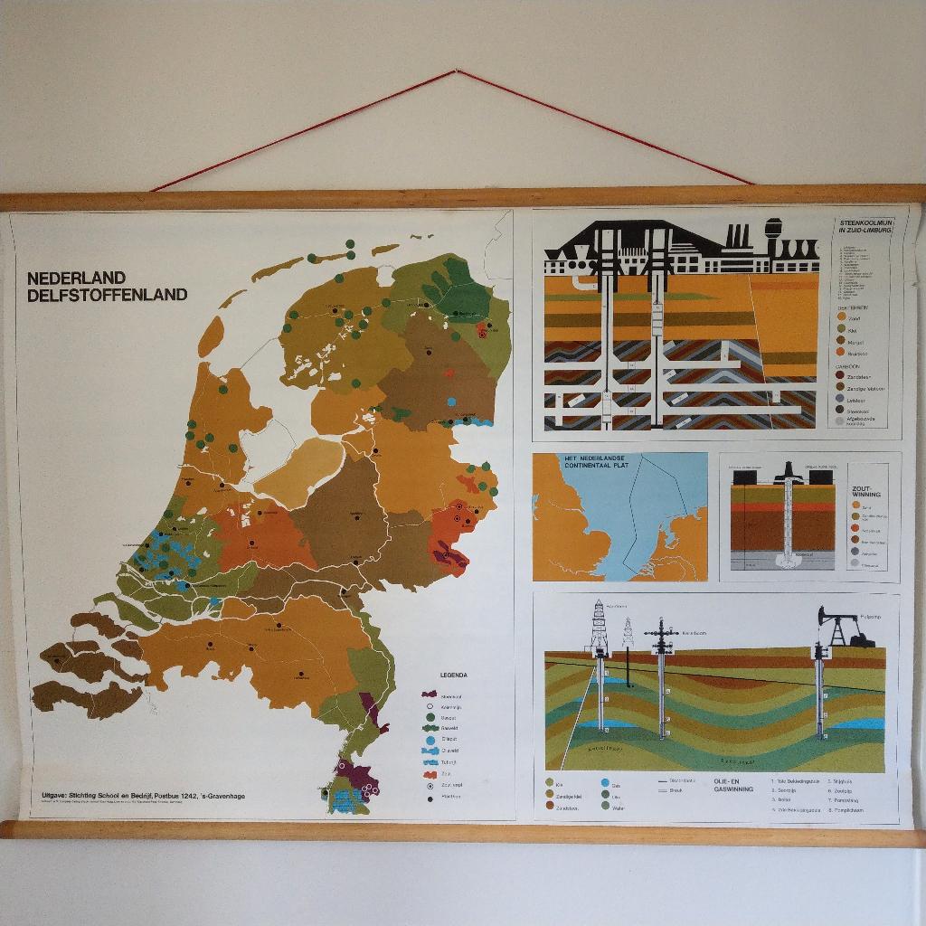 Schoolplaat Nederland delfstoffenland, Antiek en Kunst, Antiek | Schoolplaten, Ophalen of Verzenden, Aardrijkskunde