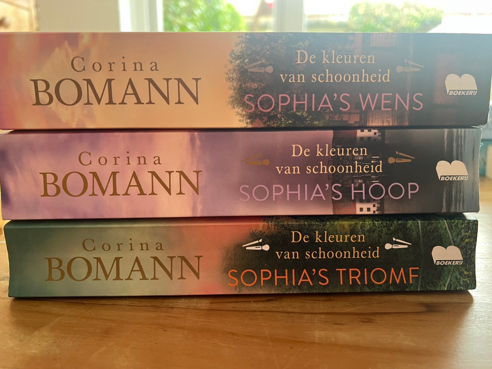 Corina Bomann - De kleuren van schoonheid (3-delige serie), Boeken, Romans, Ophalen, Zo goed als nieuw, Nederland