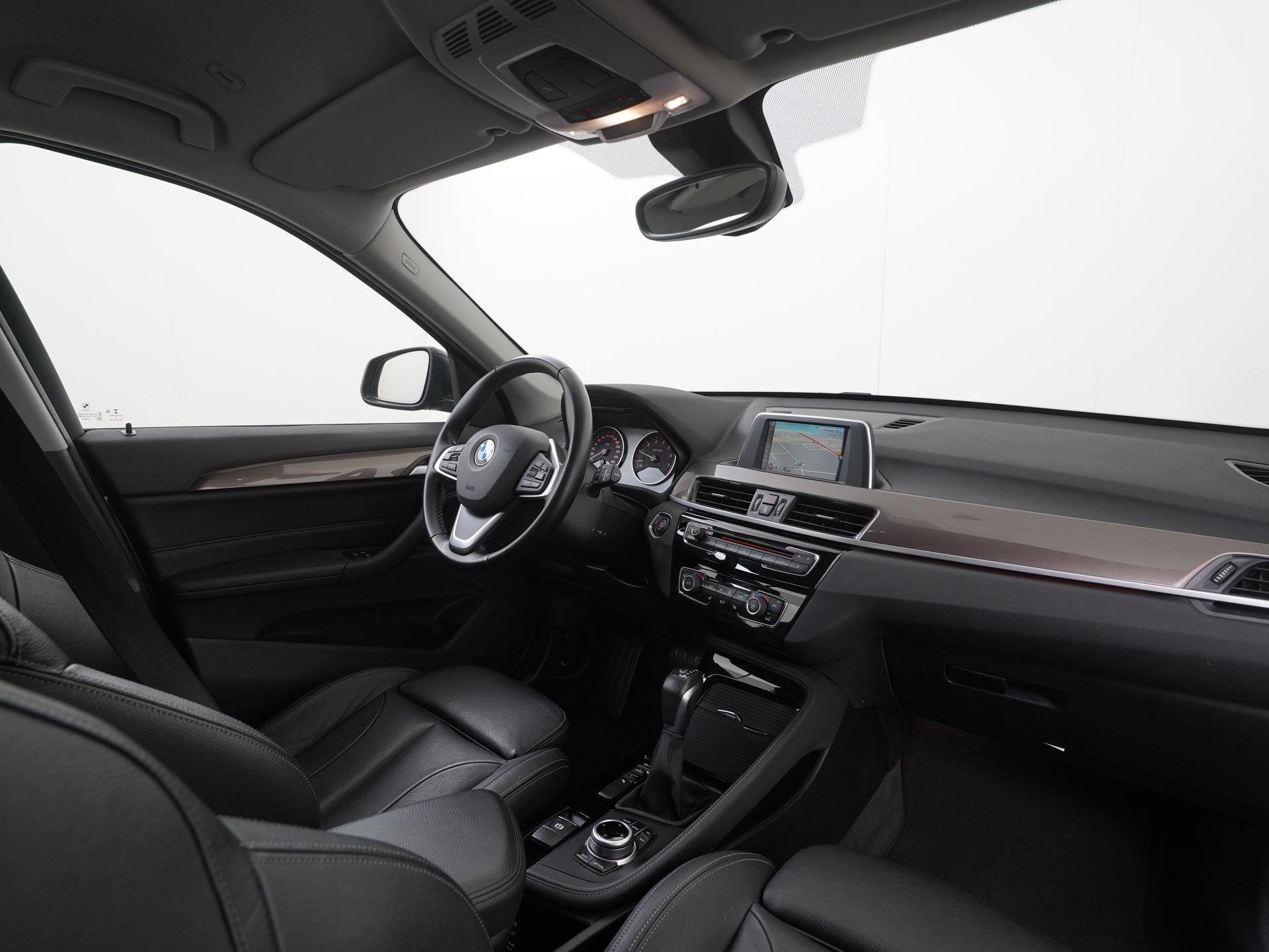 BMW X1 sDrive18i High Executive xLine | Leder | Adaptief Dem, Auto's, 136 pk, Gebruikt, Zwart, Leder