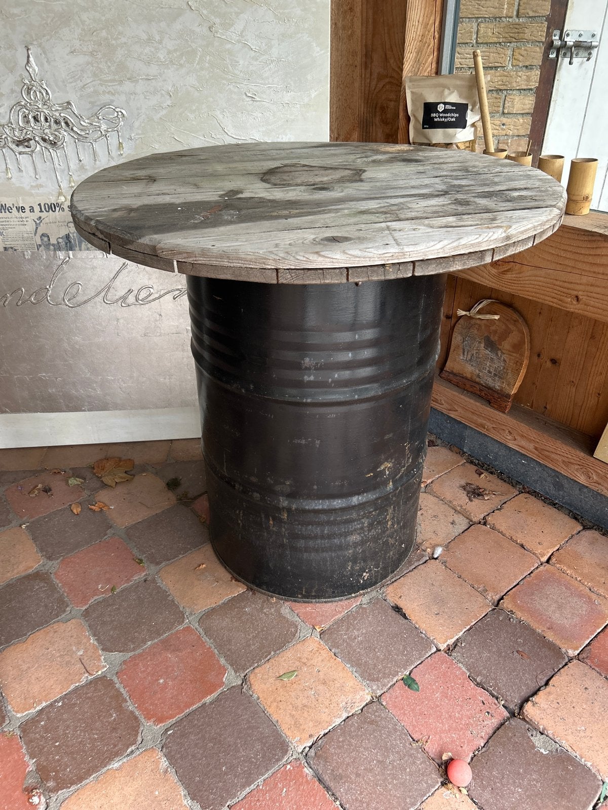 Unieke bartafel van olievat en houten blad, Ophalen of Verzenden, Gebruikt