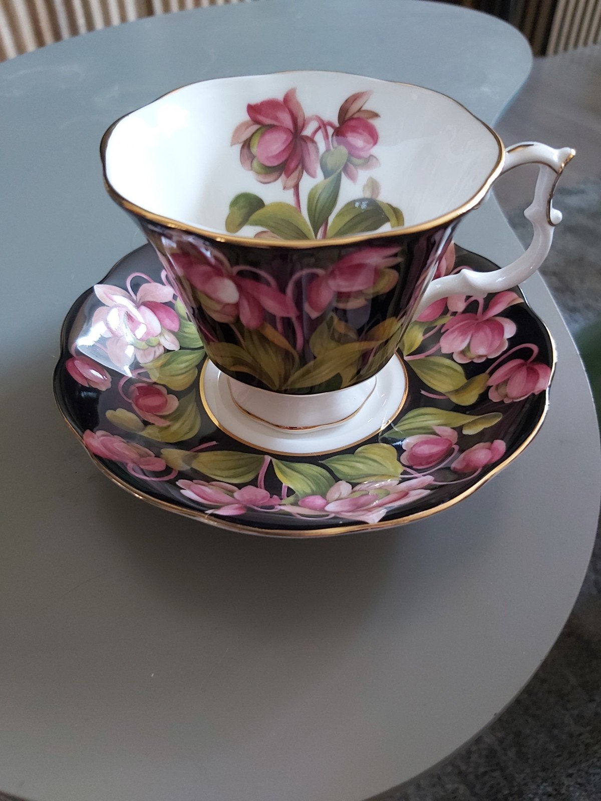 Royal Albert theekop Pitcher Plant, Ophalen of Verzenden, Zo goed als nieuw, Porselein, Kop en/of schotel