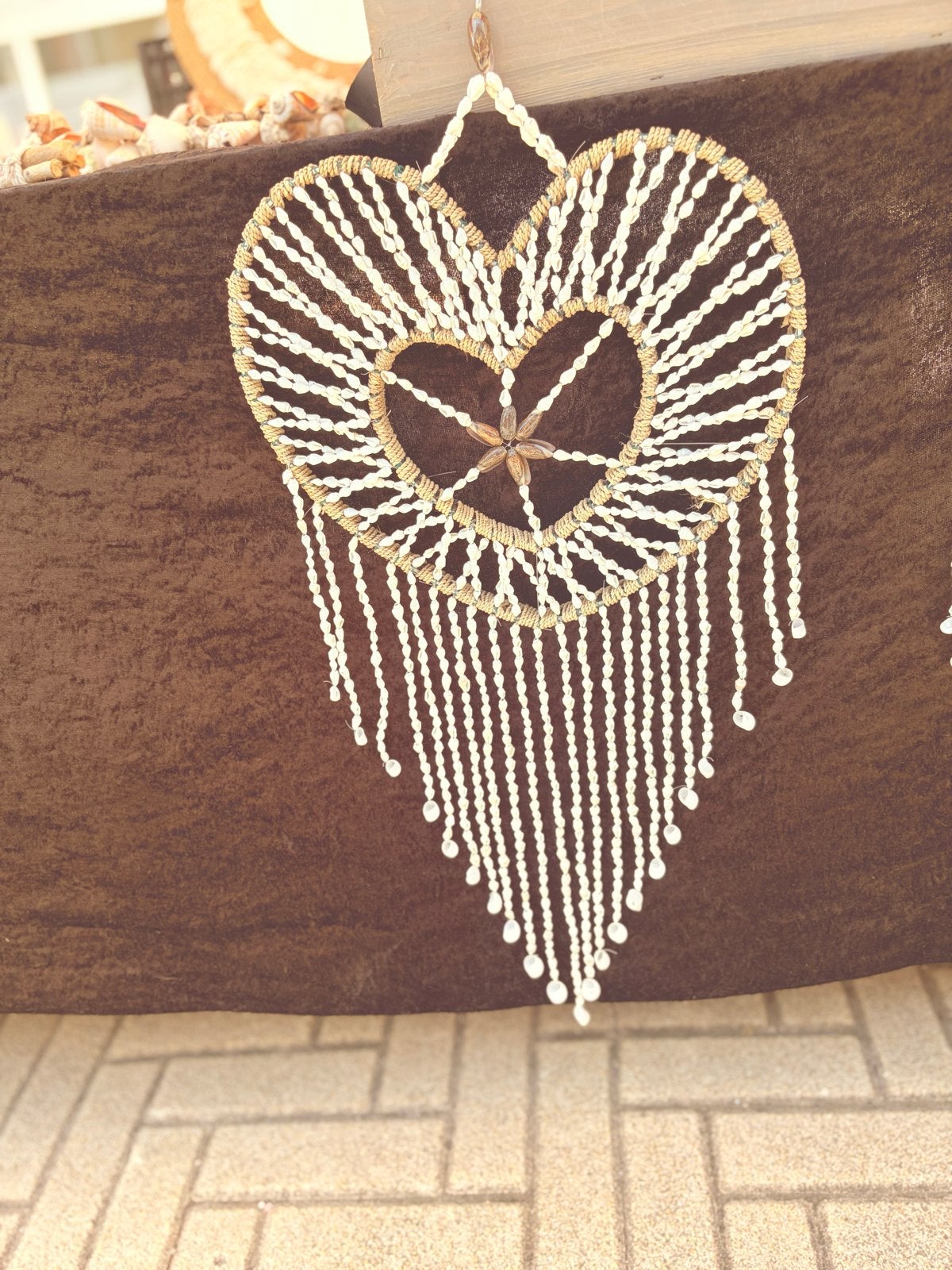 Hartvormige schelpenhanger - Boheemse wanddecoratie, Huis en Inrichting, Gebruikt, Beige, Boho, Ophalen of Verzenden