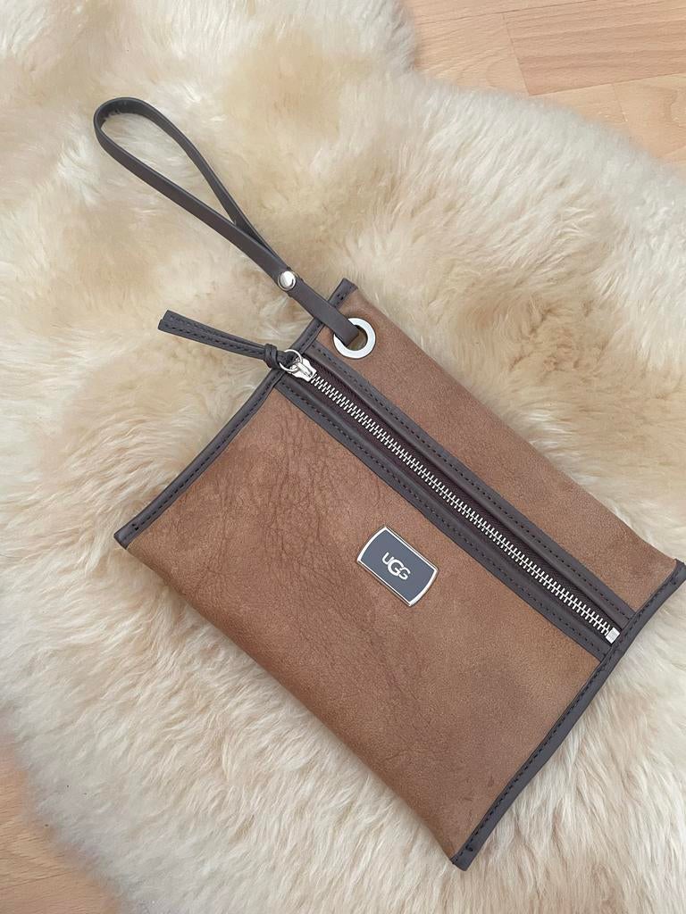UGG Clutch Bruin met Wol Voering - Heeft Vlekken, Ophalen of Verzenden, Gebruikt, Bruin, Avondtasje