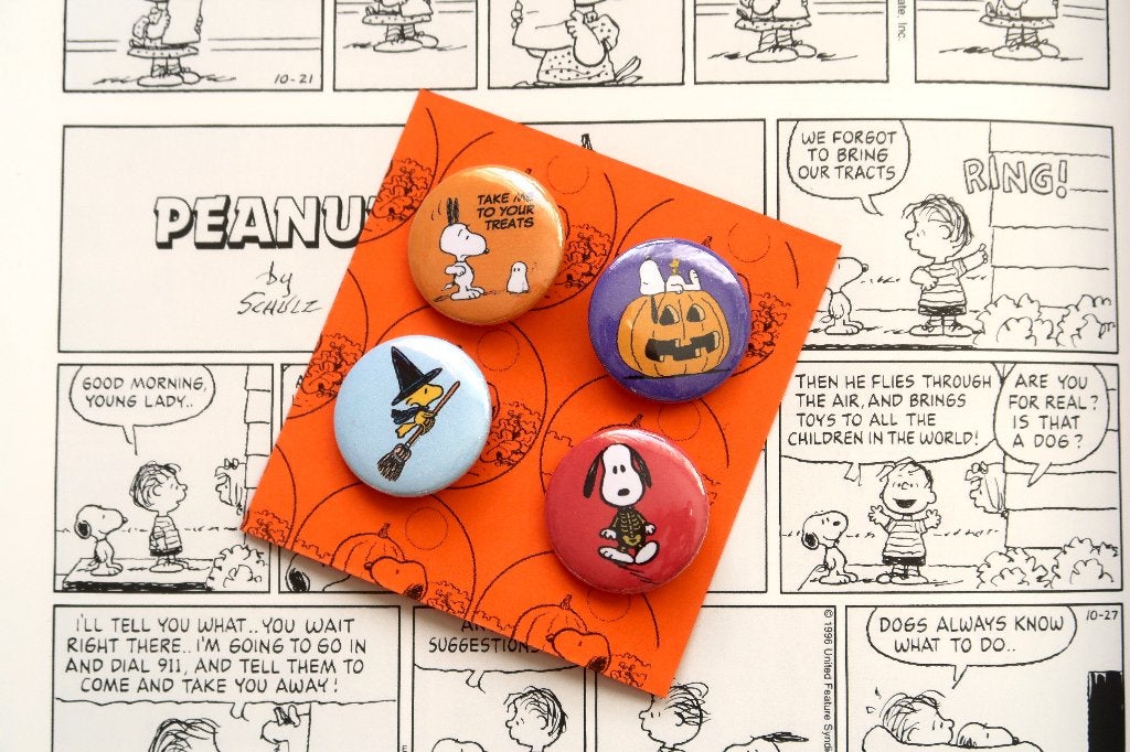 Snoopy Peanuts Comics Halloween Pin Badge Buttons, set van 4, Verzamelen, Verzenden, Snoopy, Nieuw, Kleding