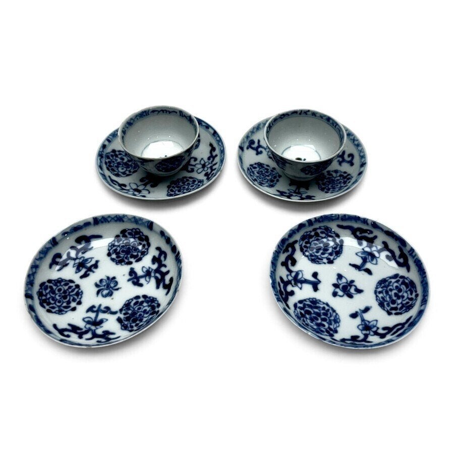Lot van 2 Chinese kopjes en 4 schoteltjes, Kangxi periode, Antiek en Kunst, Ophalen of Verzenden