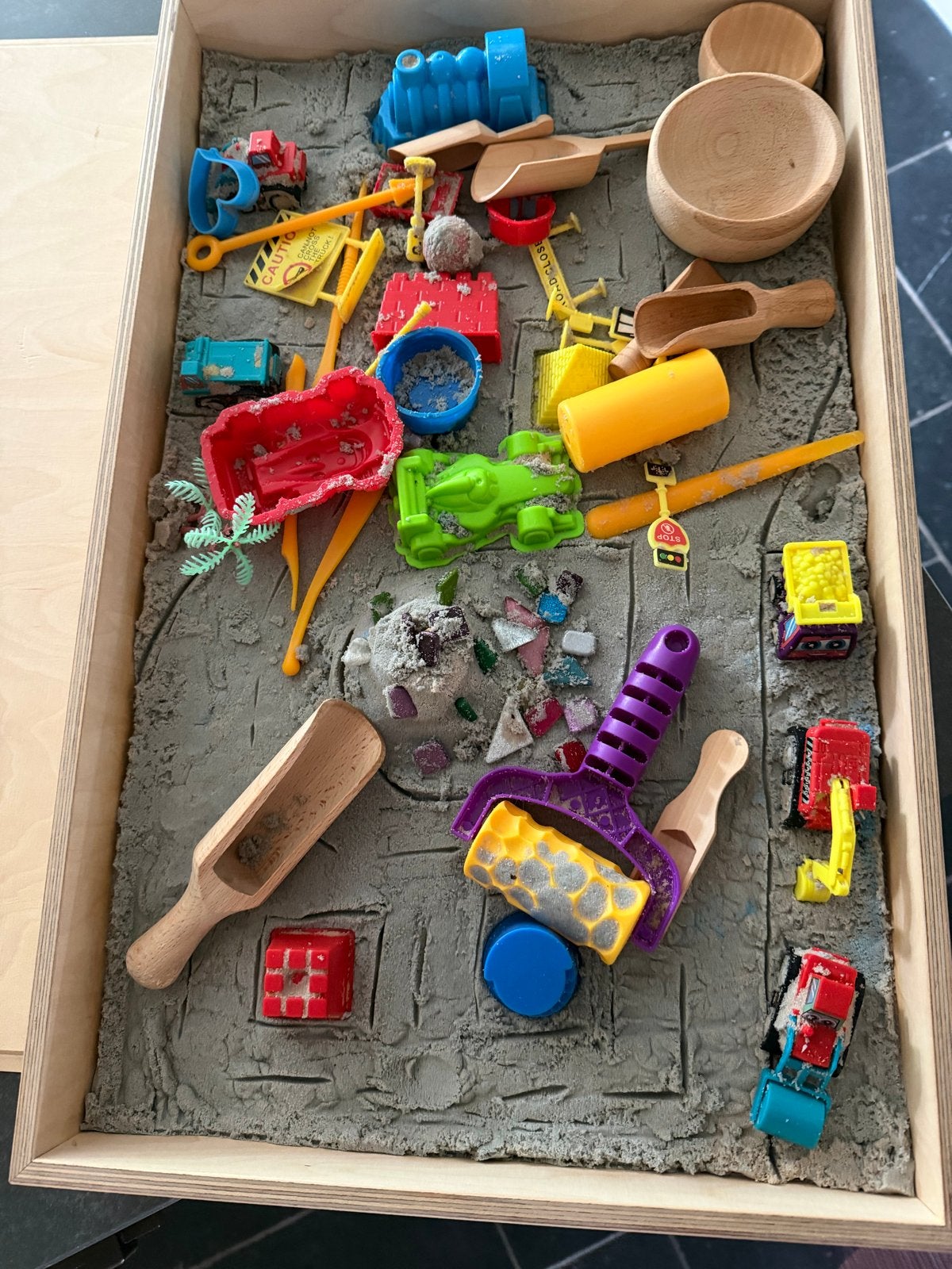 Kinetisch speelzand met speelgoed voor sensorisch spel, Kinderen en Baby's, Speelgoed | Overig, Ophalen, Zo goed als nieuw, Jongen of Meisje