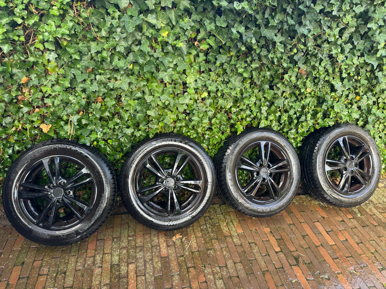 4 Velgen Volvo V60 met 2 goede winterbanden (DOT 4224), Ophalen, Gebruikt, 16 inch, Banden en Velgen