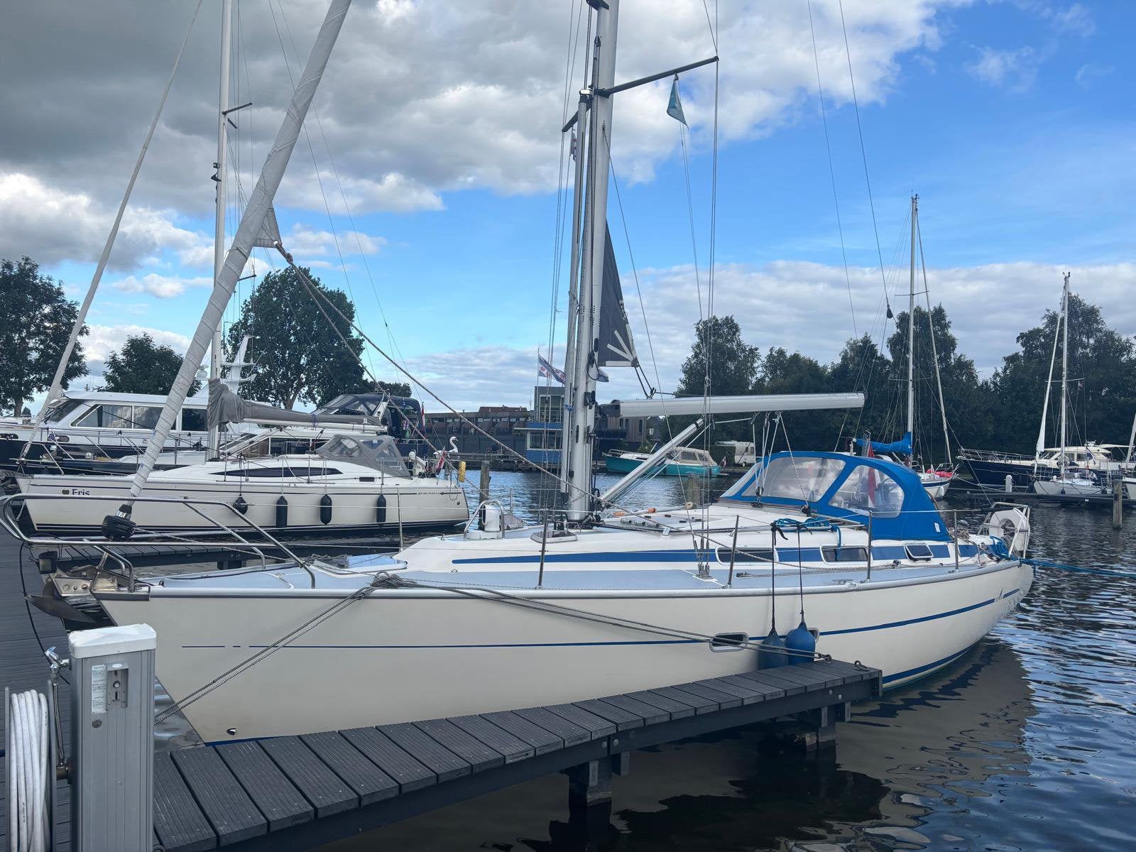 Bavaria 350 Lagoon | 3 hutten | nieuwe motor 2024, Gebruikt, 11 m, Binnenboordmotor, Tourjacht of cruiser