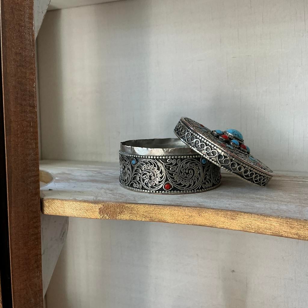 Vintage tibetaans zilveren doosje. 💎, Antiek en Kunst, Curiosa en Brocante, Ophalen of Verzenden