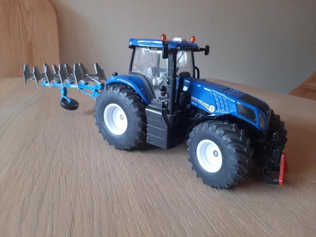 SIKU - New Holland t8.390 met Lemken EurOpal 7X ploeg 1:32, Ophalen of Verzenden, Zo goed als nieuw, Tractor of Landbouw, SIKU