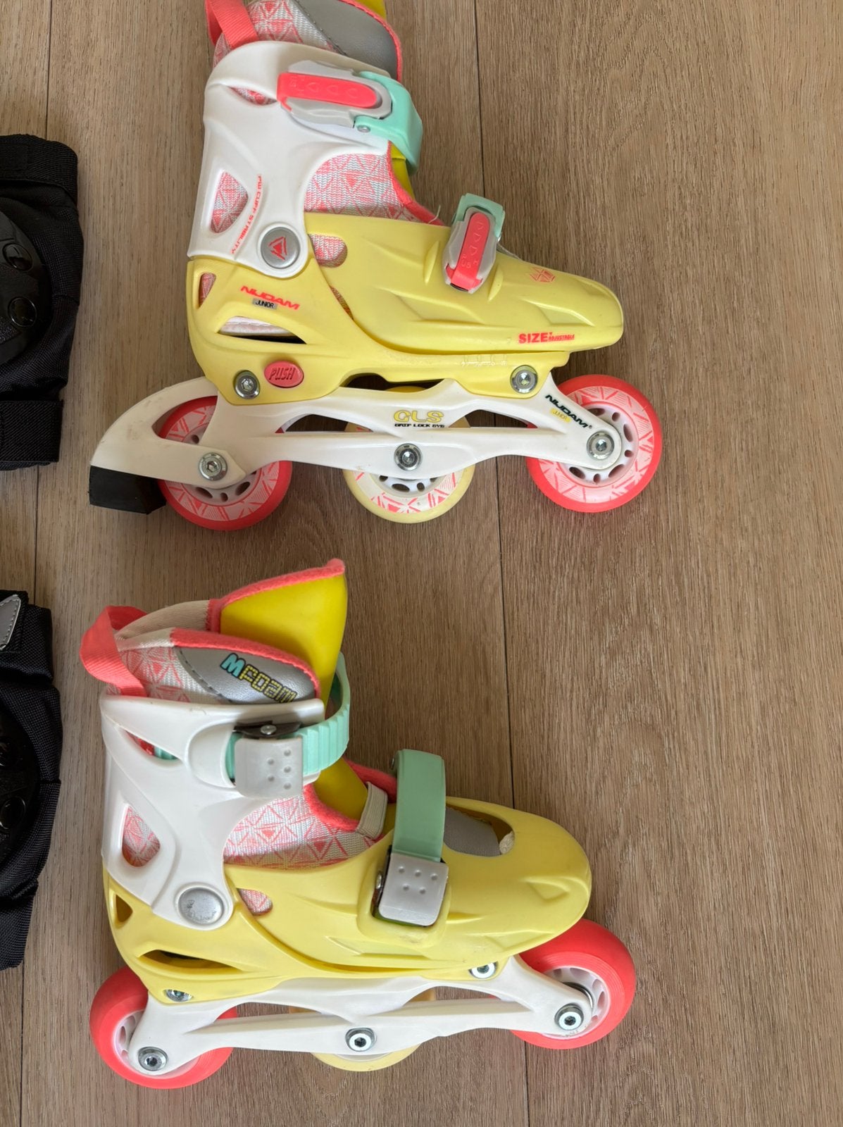 Nijdam skeelers 27-30 zgan incl 3delige bescherming, Kinderen en Baby's, Speelgoed | Buiten | Rolschaatsen, Ophalen, Verstelbaar