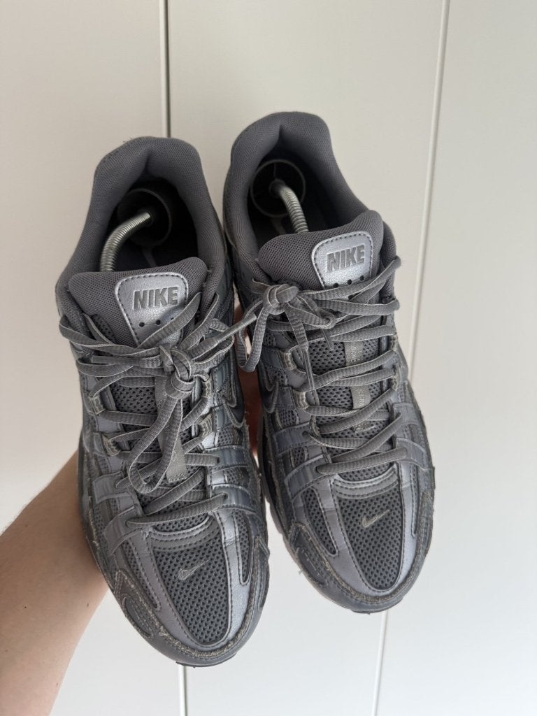 Nike P-6000 – Metallic Cool Grey – Maat 42,5, EU, Overige kleuren, Nike, Ophalen of Verzenden