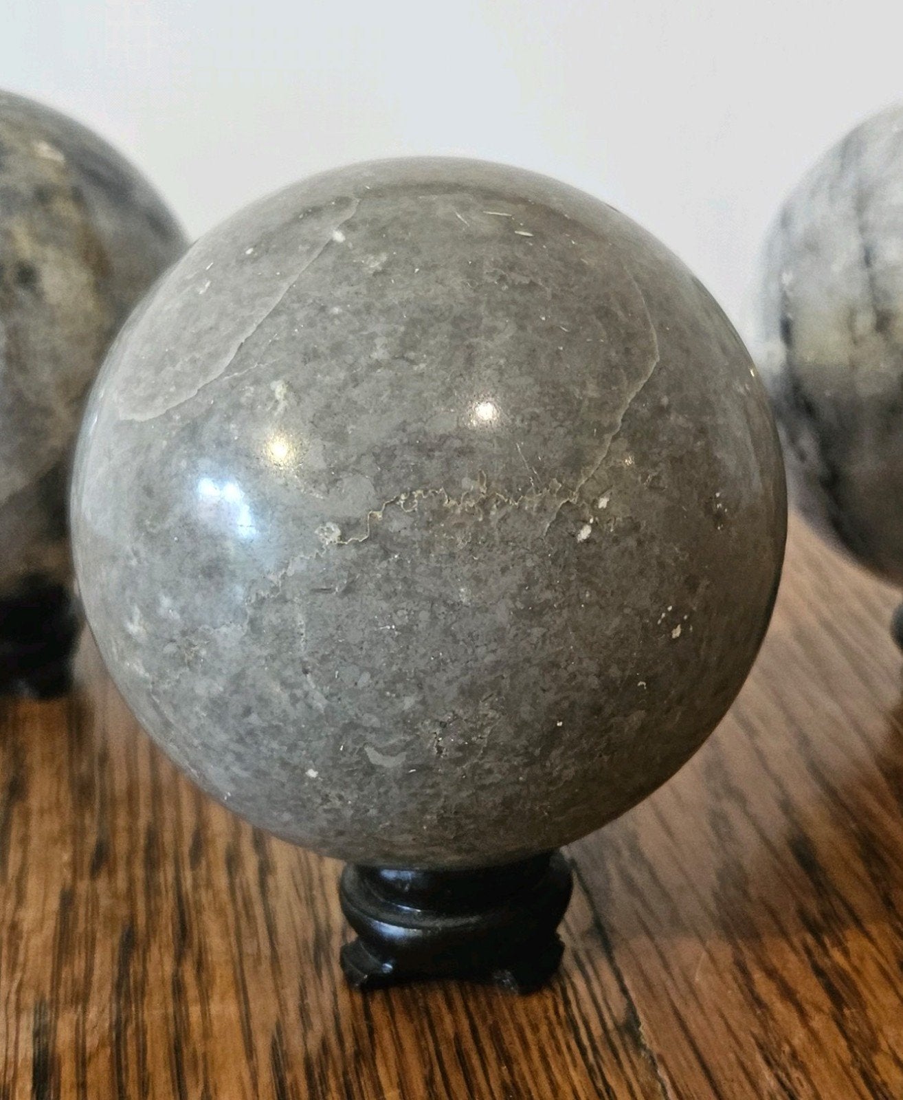 Massieve decoratieve bol van grijs marmer - Vintage, Huis en Inrichting, Ophalen of Verzenden, Zo goed als nieuw, Natuurlijk materiaal