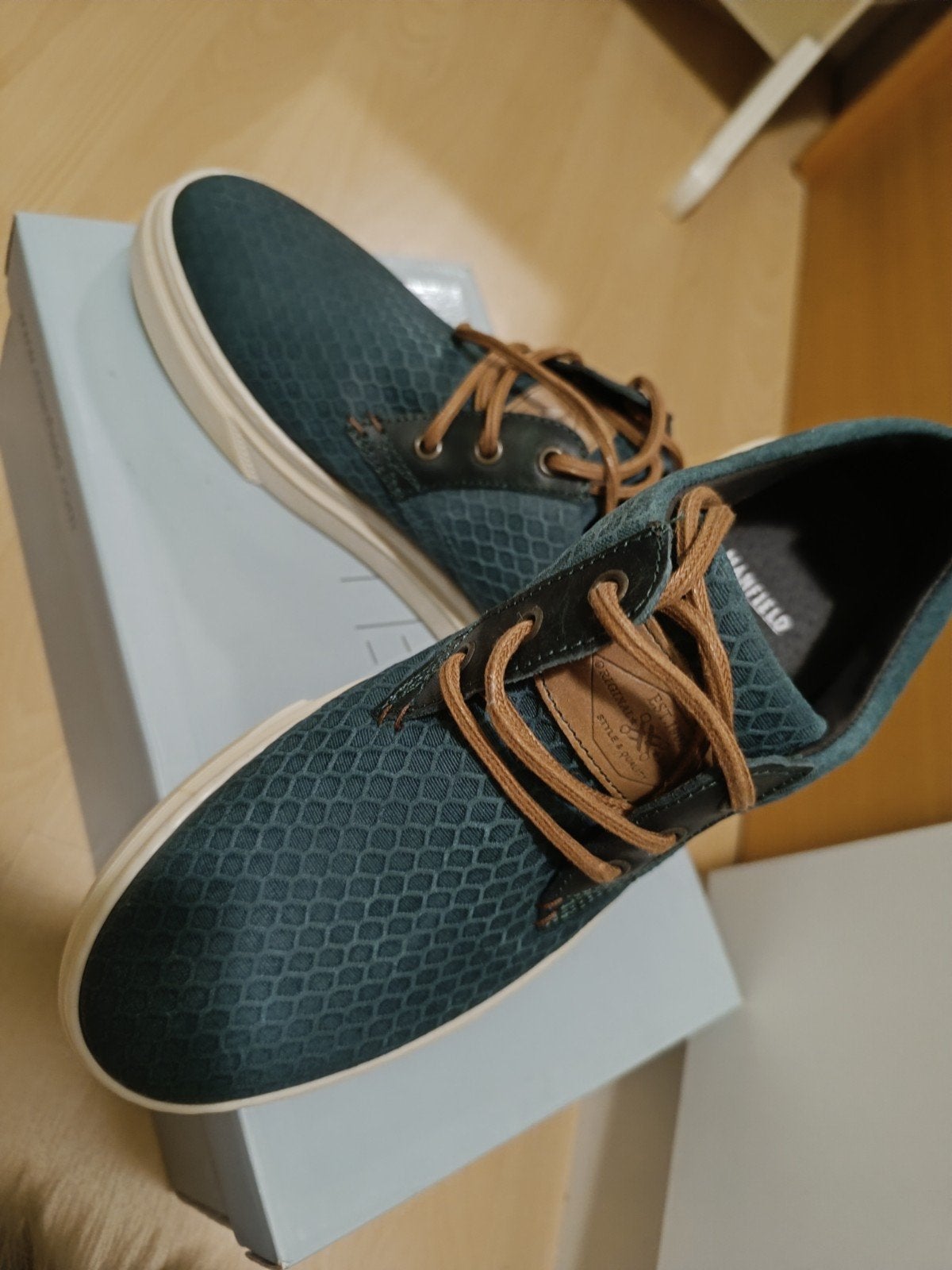 Donkergroene suède herensneakers - Maat 40 - Nieuw in doos, Kleding | Heren, Ophalen, Nieuw