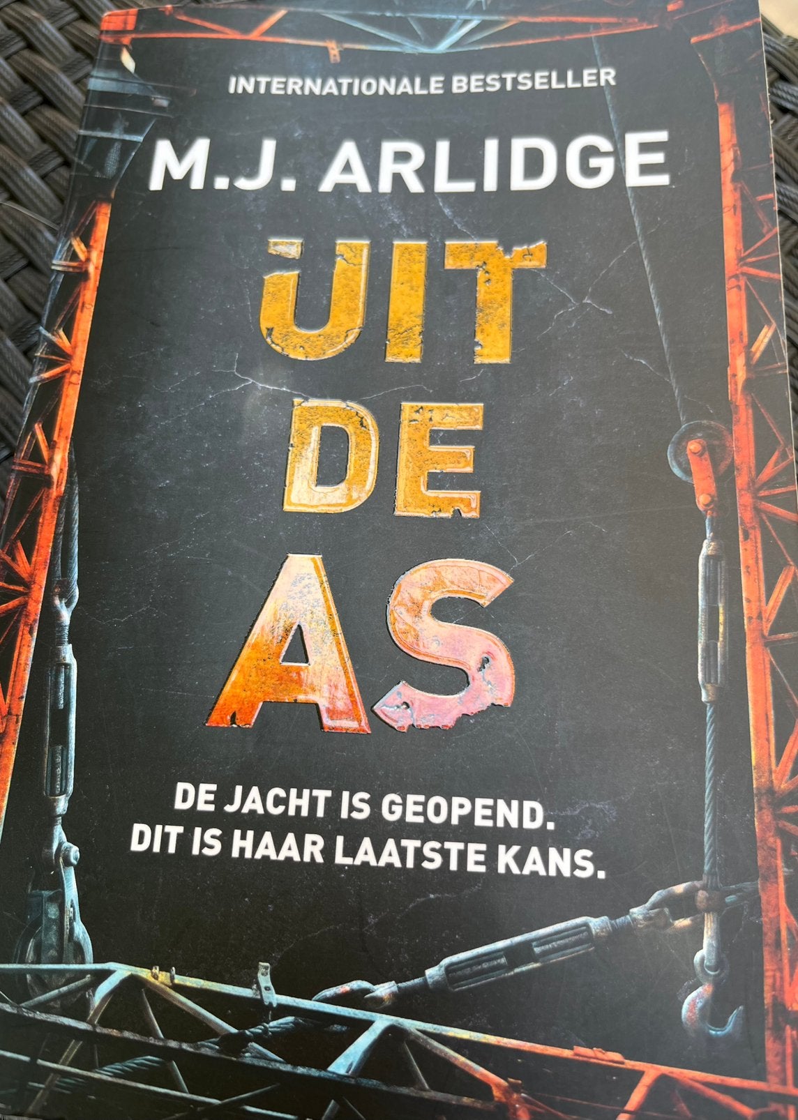 Thriller van M.J. Arlidge - Inspecteur Helen Grace, Boeken, Ophalen, Gelezen, Europa overig