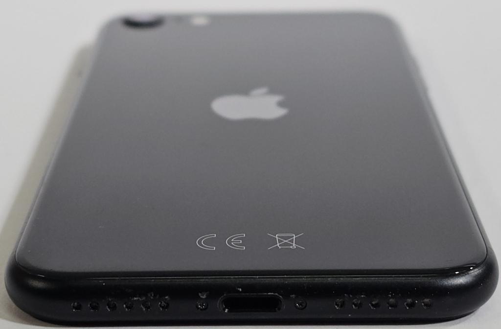 Apple iPhone SE - 64GB - Zwart - 88% | Tweedehands, Gebruikt, 88 %, Ophalen of Verzenden, Contactus.ie@euro.apple.com
