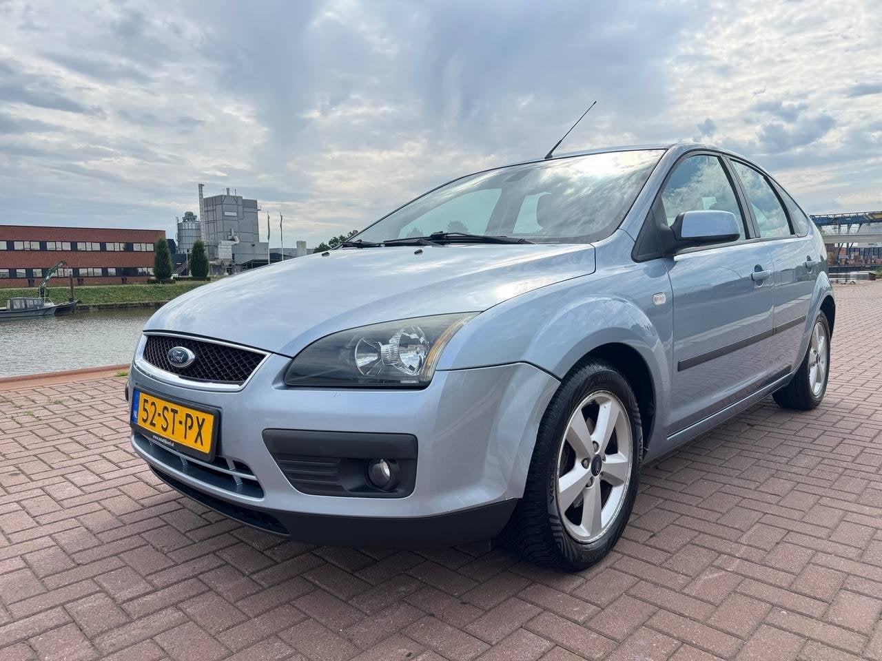 Ford Focus 1.6-16V Futura /Automaat/Airco/Cruise/Nieuwe APK, Auto's, 1596 cc, Gebruikt, 4 cilinders, Parkeersensor