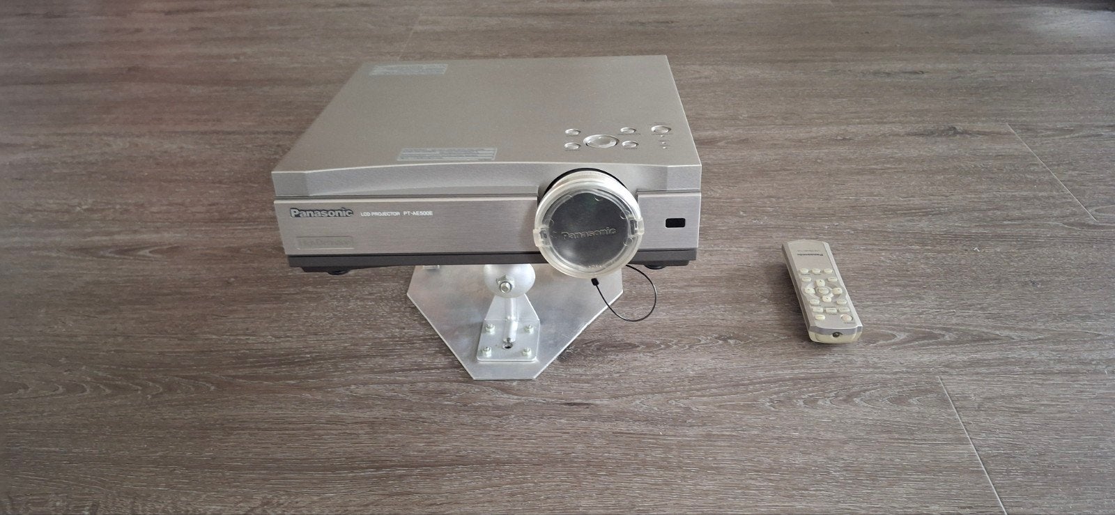 Panasonic PT-AE500E Beamer met plafondbeugel en HDMI, Gebruikt, Panasonic, HD (720), Ophalen of Verzenden