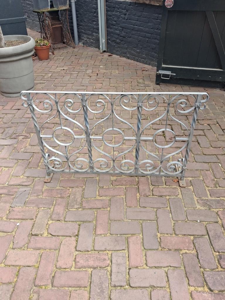 Sierhekje van smeedijzer, Ophalen