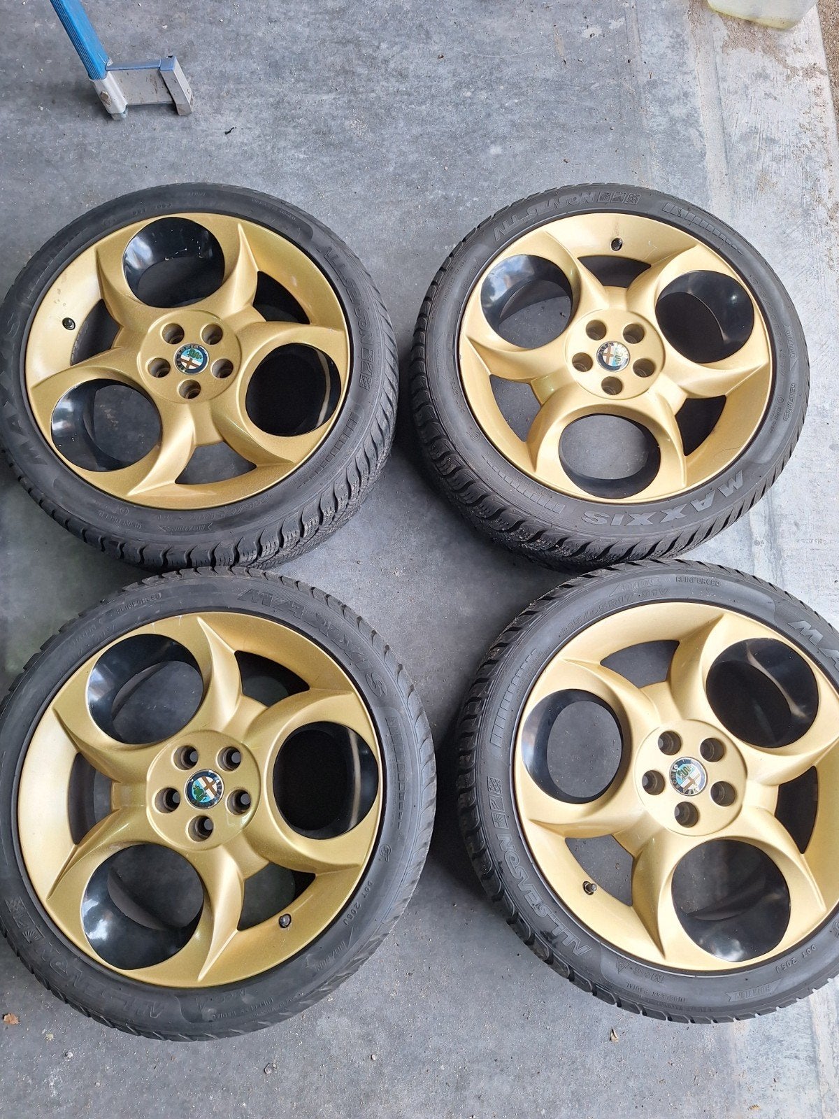 Alfa Romeo 17 inch velgen met winterbanden, Auto-onderdelen, Ophalen, Banden en Velgen, 17 inch, Winterbanden