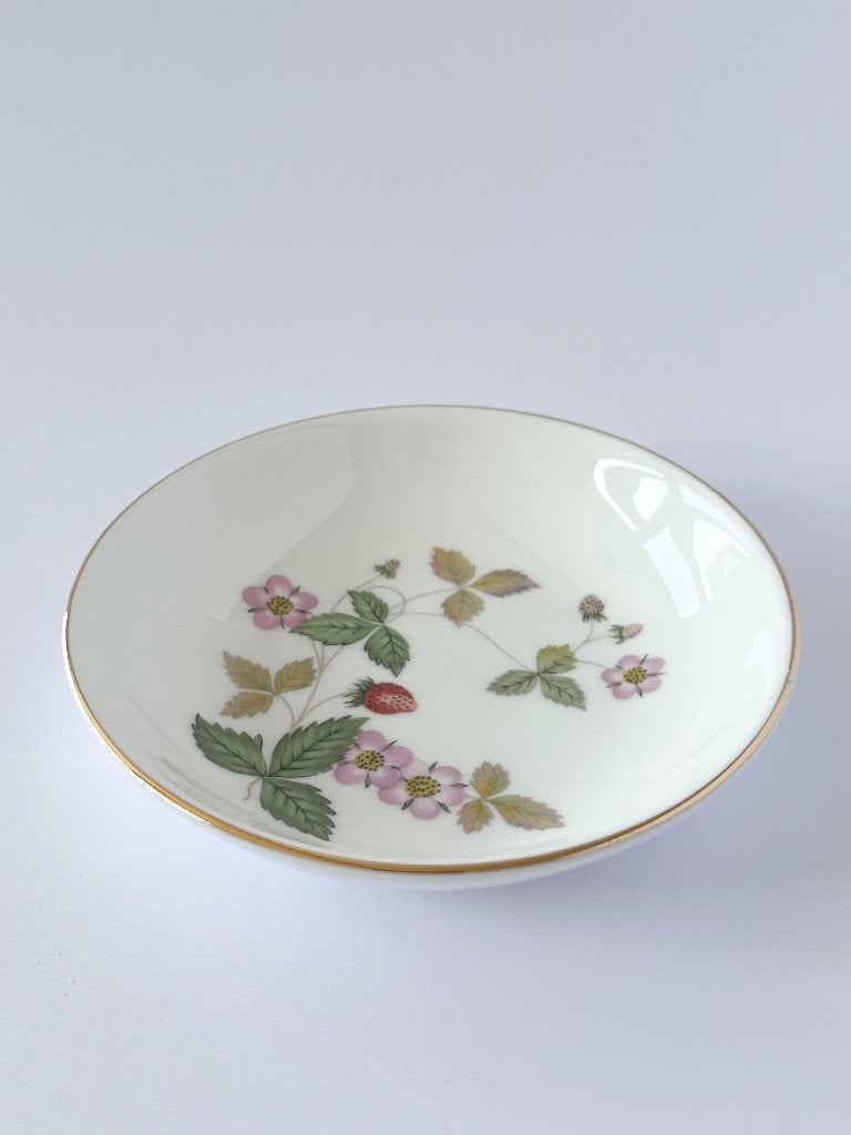 Wedgwood Wild Strawberry schaaltje, Ophalen, Zo goed als nieuw, Porselein, Bord of Schaal