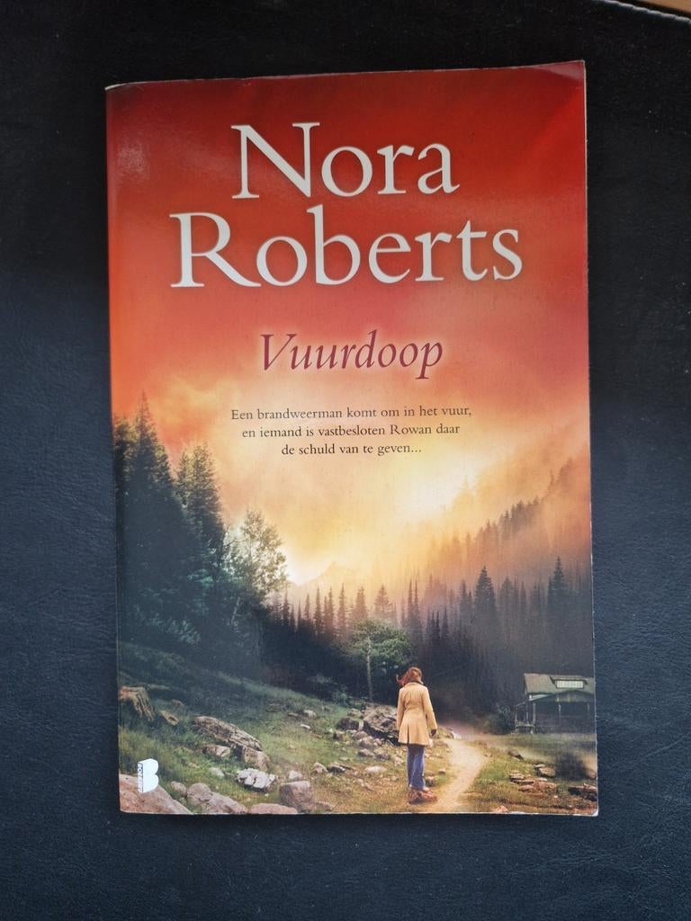 Nora Roberts - Vuurdoop (Paperback), Ophalen of Verzenden, Gelezen, Nora Roberts, Nederland