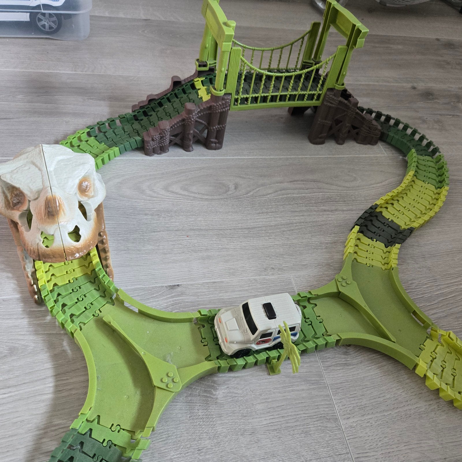 Dino Racebaan met Auto en Accessoires, Ophalen, Zo goed als nieuw